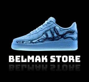 Image of a singer performing.